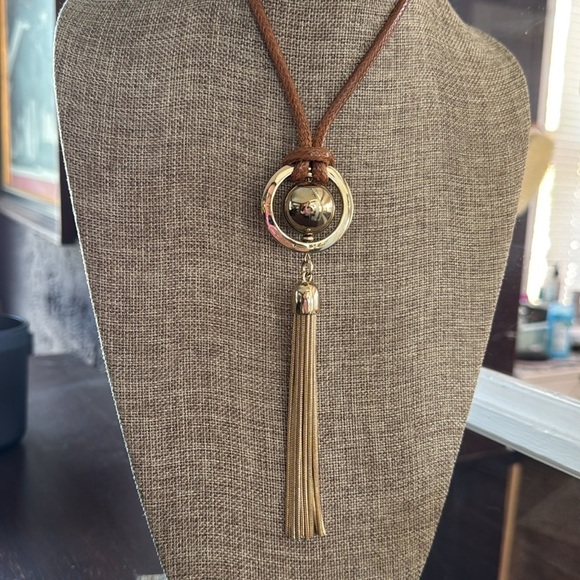 Chicos tegan necklace NEW Gold toned and Tan Tassel Necklace - Picture 5 of 8